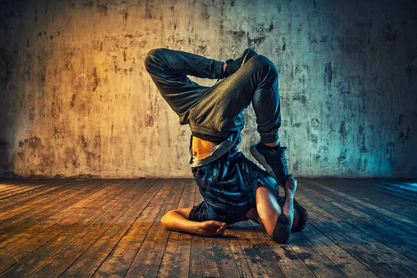 Fiatal férfi break tánc — Stock Fotó
