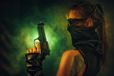 Tehlikeli kadın savaşçı