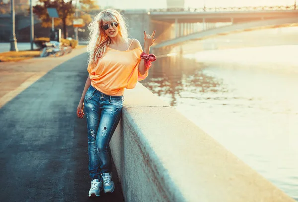 Mulher de estilo adolescente — Fotografia de Stock