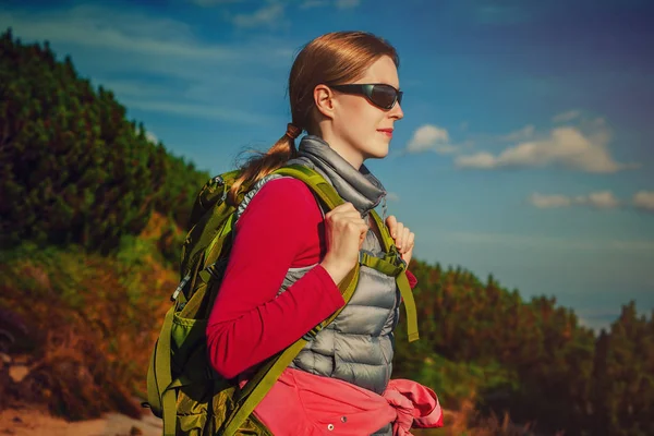 Mulher jovem turista — Fotografia de Stock