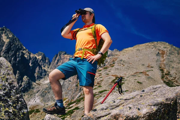 Mladý muž turistické — Stock fotografie