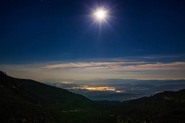 Nattvisning från bergen — Stockfoto