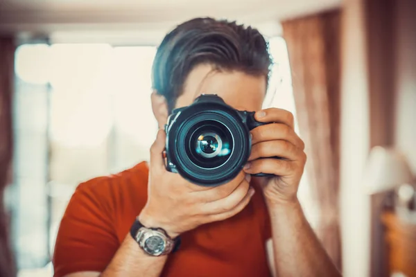 Young man photographer — Stock Photo, Image