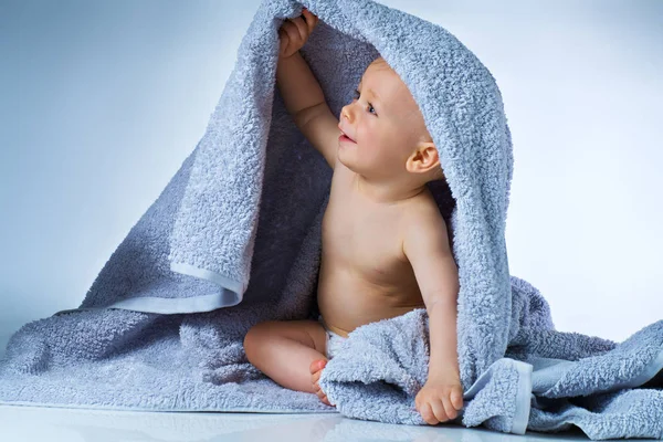 Baby na het wassen — Stockfoto