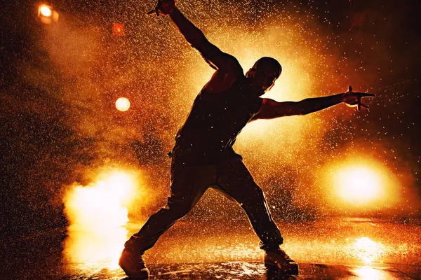 Young man dancing — Stock Photo, Image