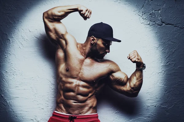 Homme fort bodybuilder — Photo