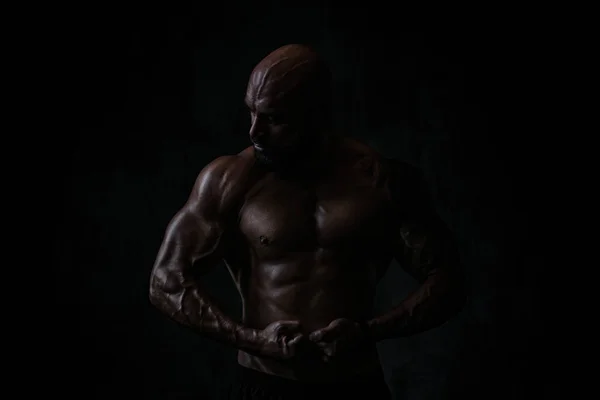 Erős ember testépítő — Stock Fotó