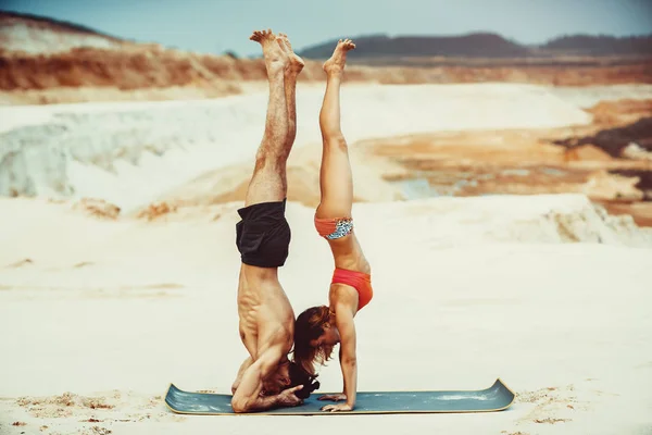 Sports couple stretching — Stock Photo, Image