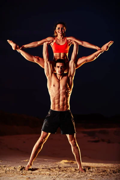 Sport coppia stretching — Foto Stock
