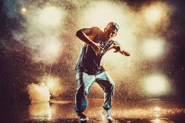 Young man dancing — Stock Photo, Image