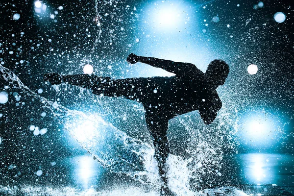 Young man dancing — Stock Photo, Image