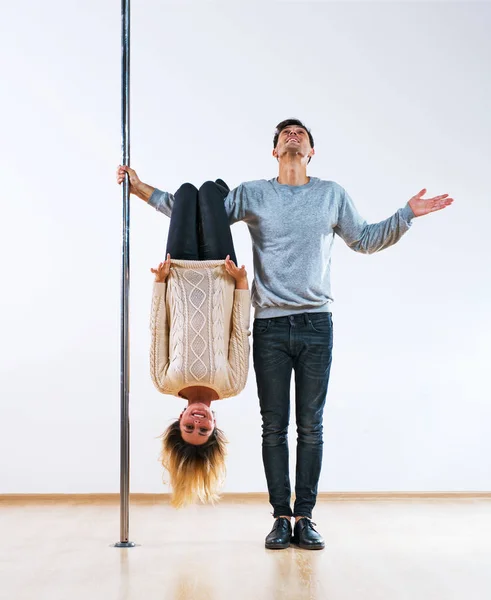 Bailarinas de poste en ropa casual — Foto de Stock