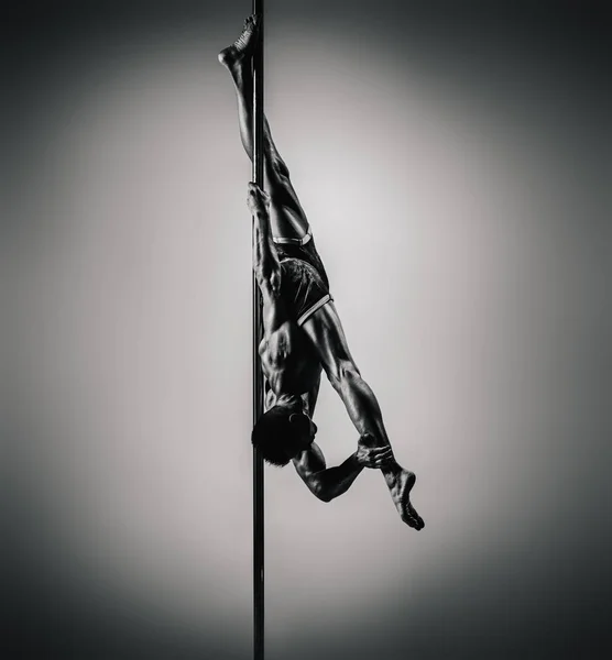 Pole Dance Mann — Stockfoto