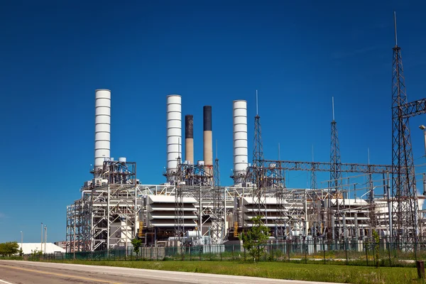 Industrial Petroleum Refinery Plant Smokestacks and Piping — Stock Photo, Image