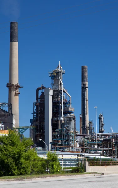 Planta de refinaria química Smokestack Tower Pipeline — Fotografia de Stock