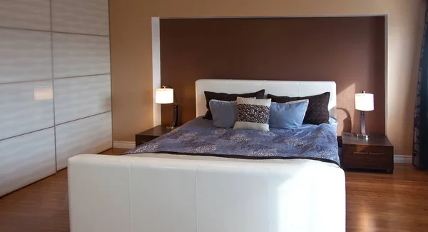 Bamb sonra modern çağdaş daire yatak odası iç tasarım — Stok fotoğraf