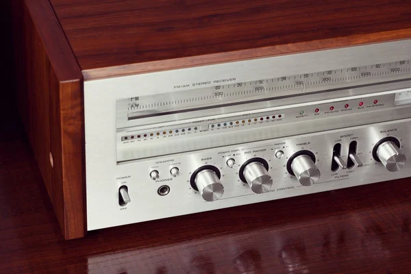 Vintage Retro analogové Stereo rádio přijímač lesklý přední Panel — Stock fotografie
