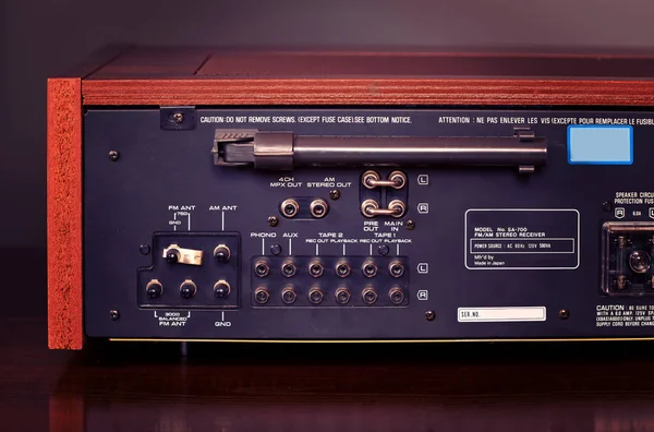 Vintage Stereo radiomottagare tillbaka — Stockfoto