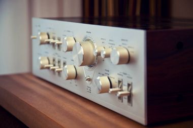 Vintage Stereo amplifikatör parlak Metal Ön Panel denetimleri
