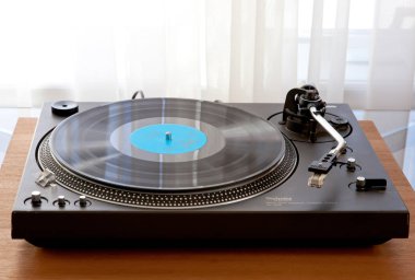 Ontario, Kanada - 26 Aralık 2017: Vintage Vinil plak çalar pikap