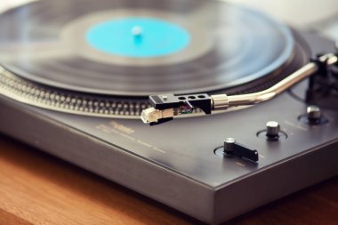 Ontario, Kanada - 26 Aralık 2017: Vintage Vinil plak çalar pikap