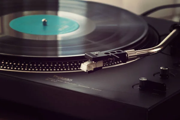 Ontario, Canada - December 26 2017: Vintage Vinyl Record Player Turntable — Stock Photo, Image