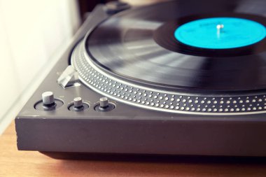 Ontario, Kanada - 26 Aralık 2017: Vintage kayıt pikap Pla