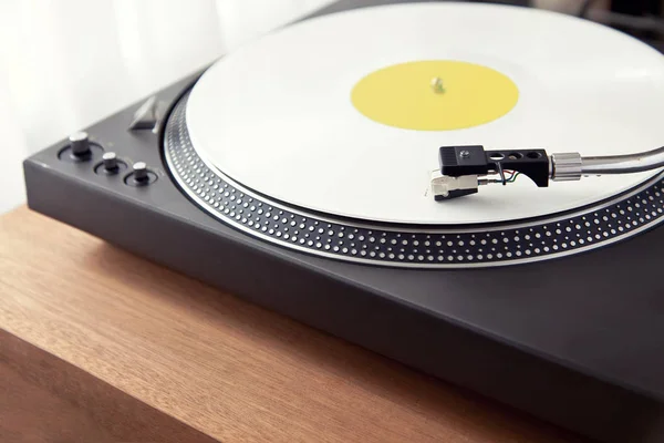 Vintage Record Turntable Plays Vinyl Disk — Stock Photo, Image