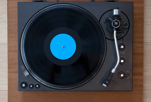 Vintage Record Turntable Player with Black Vinyl Disk — Stock Photo, Image