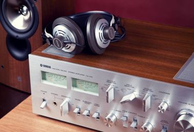 Ontario, Kanada - 26 Aralık 2017: Analog ses Stereo sistemi A