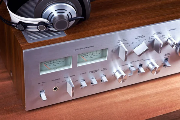 Sistema analógico estéreo de áudio amplificador auscultadores alto-falante — Fotografia de Stock