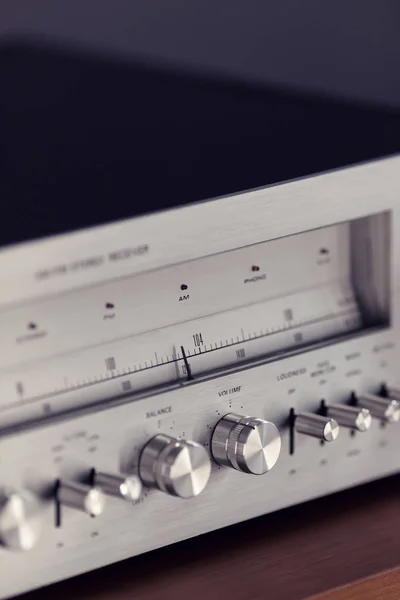Vintage Stereo mottagare Front Panel med kontroller sida Visa närbild — Stockfoto