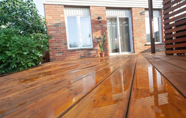 Backyard Wooden Deck Floor Boards Fresh Brown Stain Angled View — Stock Photo, Image