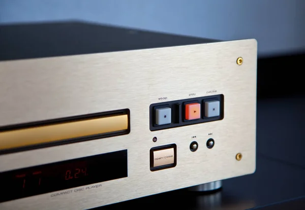 Dyr Stereo Player Med Golden Front Panel Spelar Musik Kompakt — Stockfoto