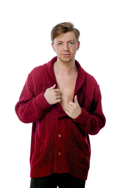 Молодой человек, одетый в свитер Maroon — стоковое фото