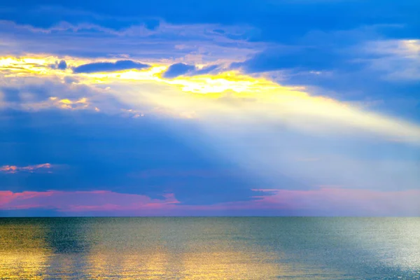 Orizzonte del mare all'alba del mattino — Foto Stock