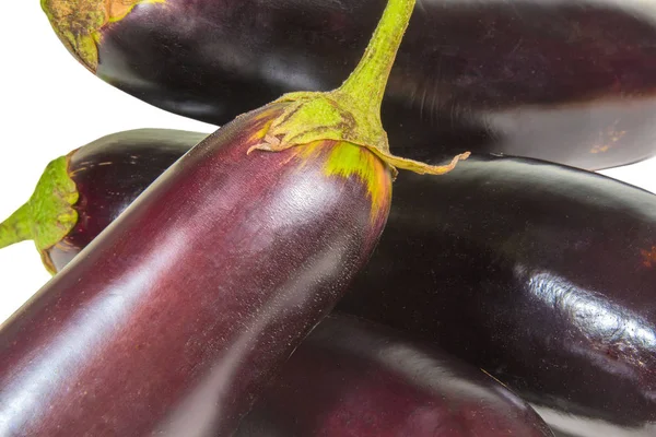 Fundo violeta-verde de vegetais de berinjela madura — Fotografia de Stock