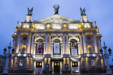 Lviv opera ve bale Tiyatrosu, gece, Ukrayna
