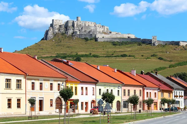 Spisske Podhradie en Spis kasteel, Slowakije — Stockfoto