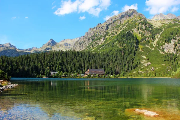 Lago Poprad en las montañas del Alto Tatras, Eslovaquia —  Fotos de Stock