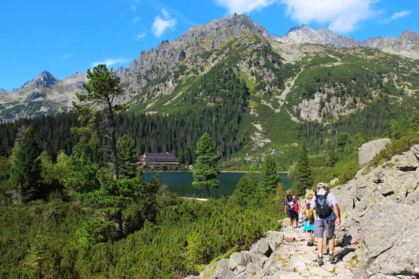 Poprad jezera ve Vysokých Tatrách, Slovensko — Stock fotografie