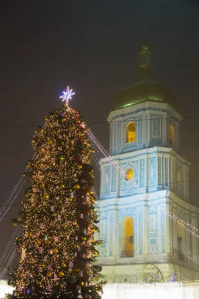 Árvore de Ano Novo na Praça Sophia em Kiev — Fotografia de Stock