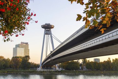 Tuna Nehri, Bratislava, Slovakya üzerindeki köprüde