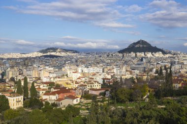 Atina, Yunanistan 'daki Lycabettus Dağı. Resimli şehir silüeti