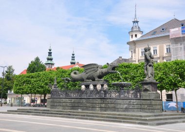 Lindwurmbrunnen (Lindworm Çeşmesi) Klagenfurt, Avusturya