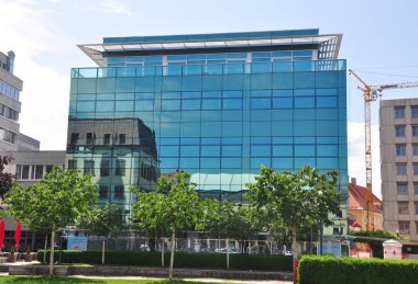 Klagenfurt, Avusturya - 3 Haziran 2017: Klagenfurt, Avusturya'Bina Modern iş