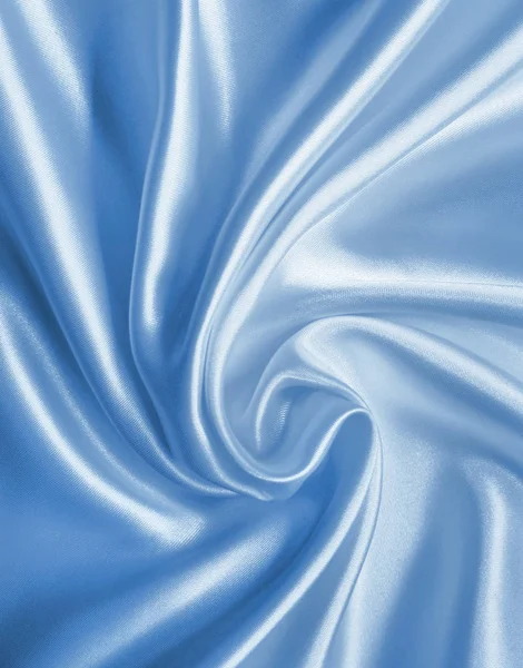 Гладкий элегантный синий шелк или атлас в качестве фона — стоковое фото