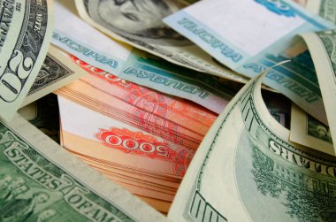 Rublesi dolarlık para spekülasyon.