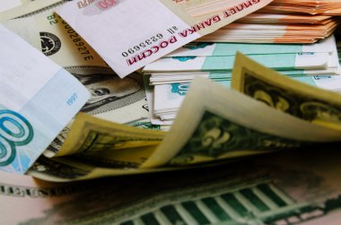 Rublesi dolarlık para spekülasyon.