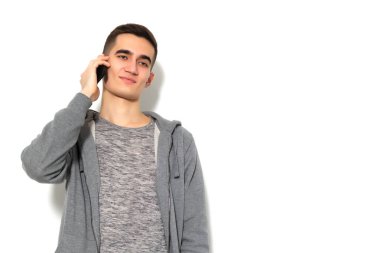 Güzel adam cep telefonundan bahsediyoruz.